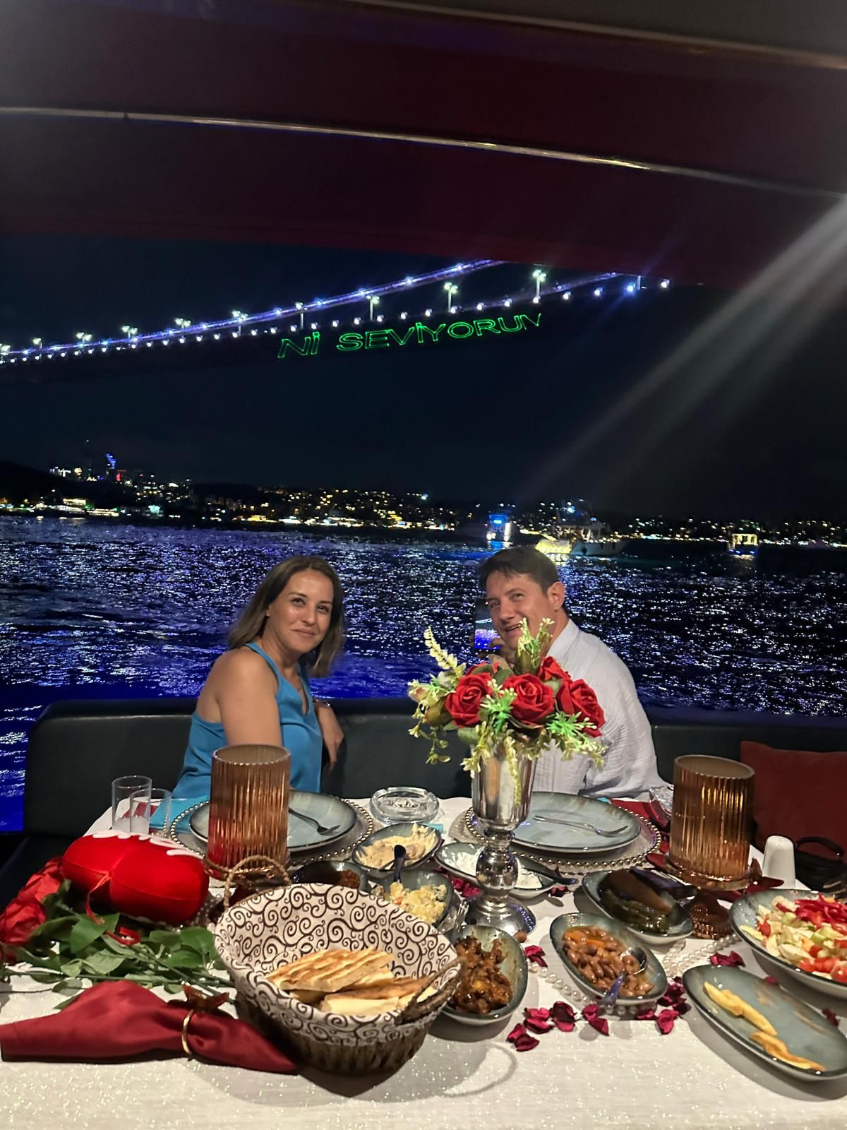Boğaz'da evlilik teklifi akşam yemeği
